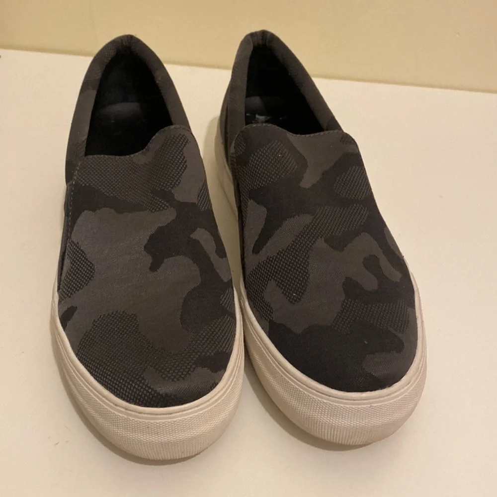 Vince Camuto Moro espadrille platform shoes. Size 8M